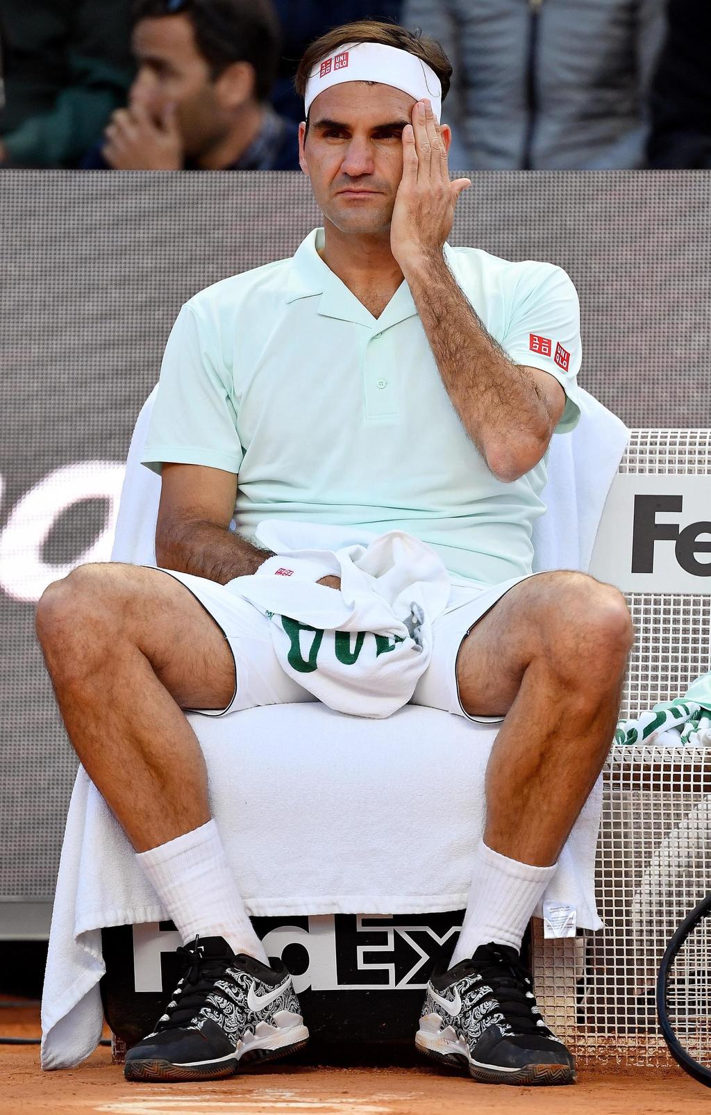 Se retira Roger Federer por lesión en la pierna