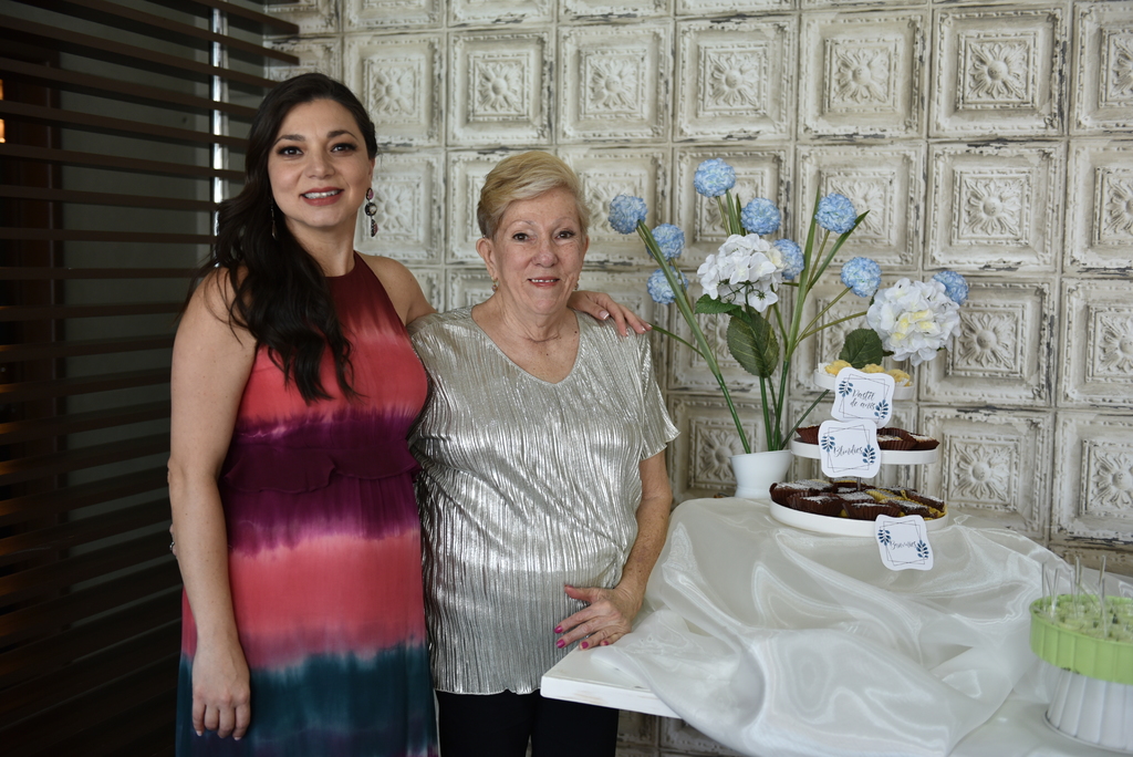 Alejandra Rodarte de Rosas y su mamá Luz María Rodarte.