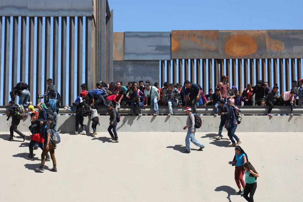 Los demócratas han propuesto fondos para atender al ingreso de inmigrantes centroamericanos, aunque han dicho que rechazarán el pedido de Trump de contratar más agentes de inmigración. (ARCHIVO)