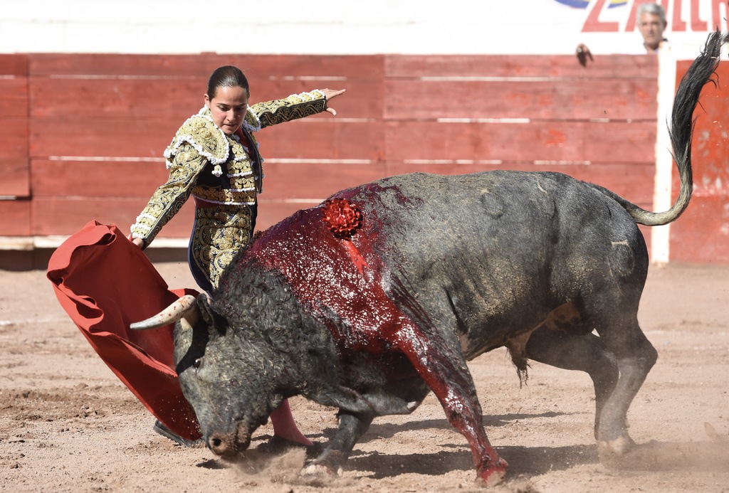 La mexicana Paola San Román no tuvo suerte con sus dos toros.