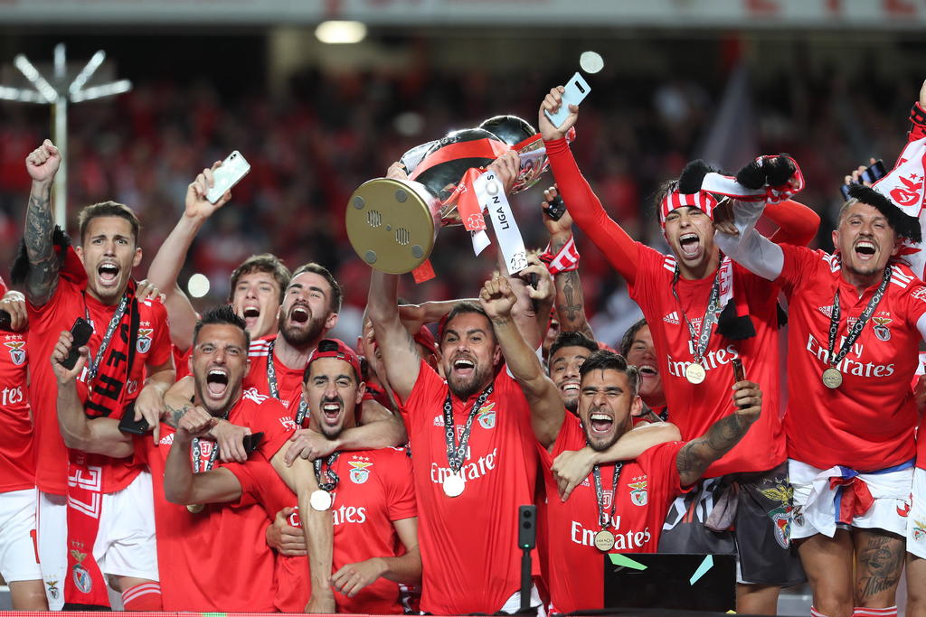 El cuadro de las Águilas se consagró campeón de la temporada 2018-2019, y dejó con las manos vacías a su archirrival, FC Porto. (EFE)