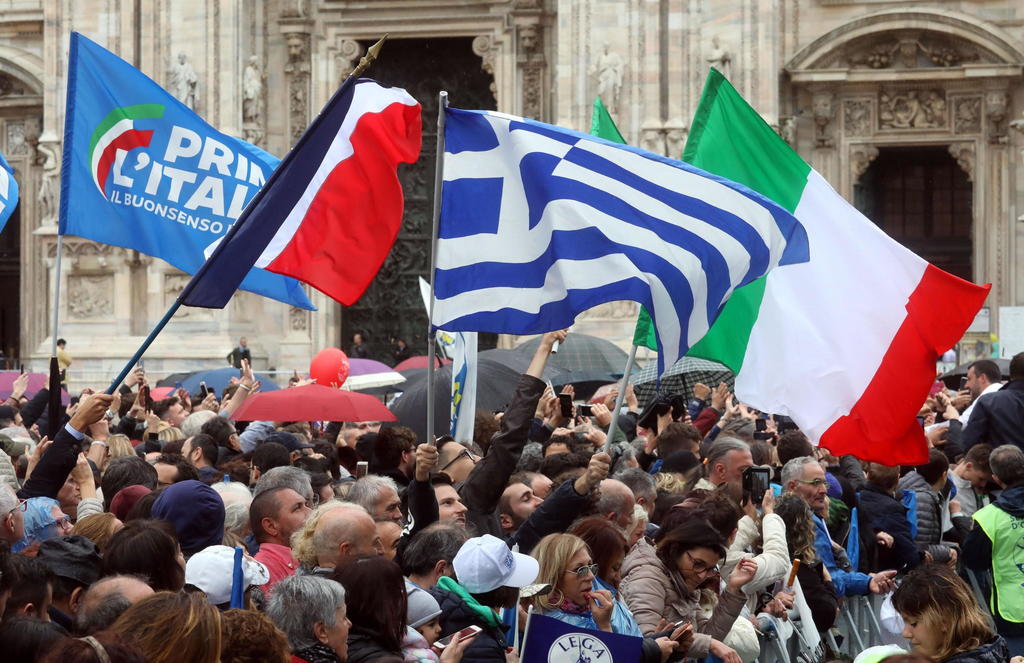 Miles de europeos se congregaron hoy en Milán ante 11 líderes de la ultraderecha para protestar por las decisiones que se toman en la Unión Europea.