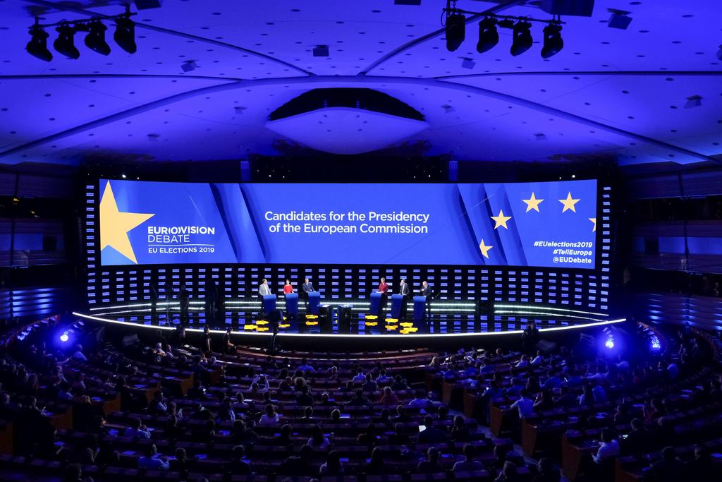 La Comisión Europea posan en el debate presidencial de Eurovision en el Parlamento europeo en Bruselas. (EFE)
