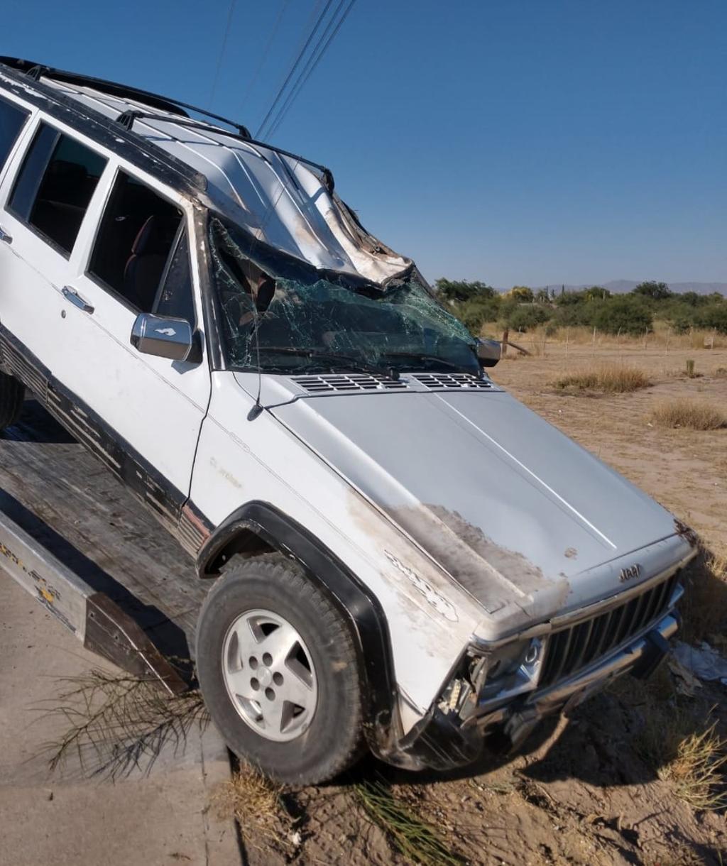 Por exceso de velocidad, hombre pierde el control de su camioneta y termina volcado, los daños se estimaron en 30 mil pesos. (EL SIGLO DE TORREÓN)