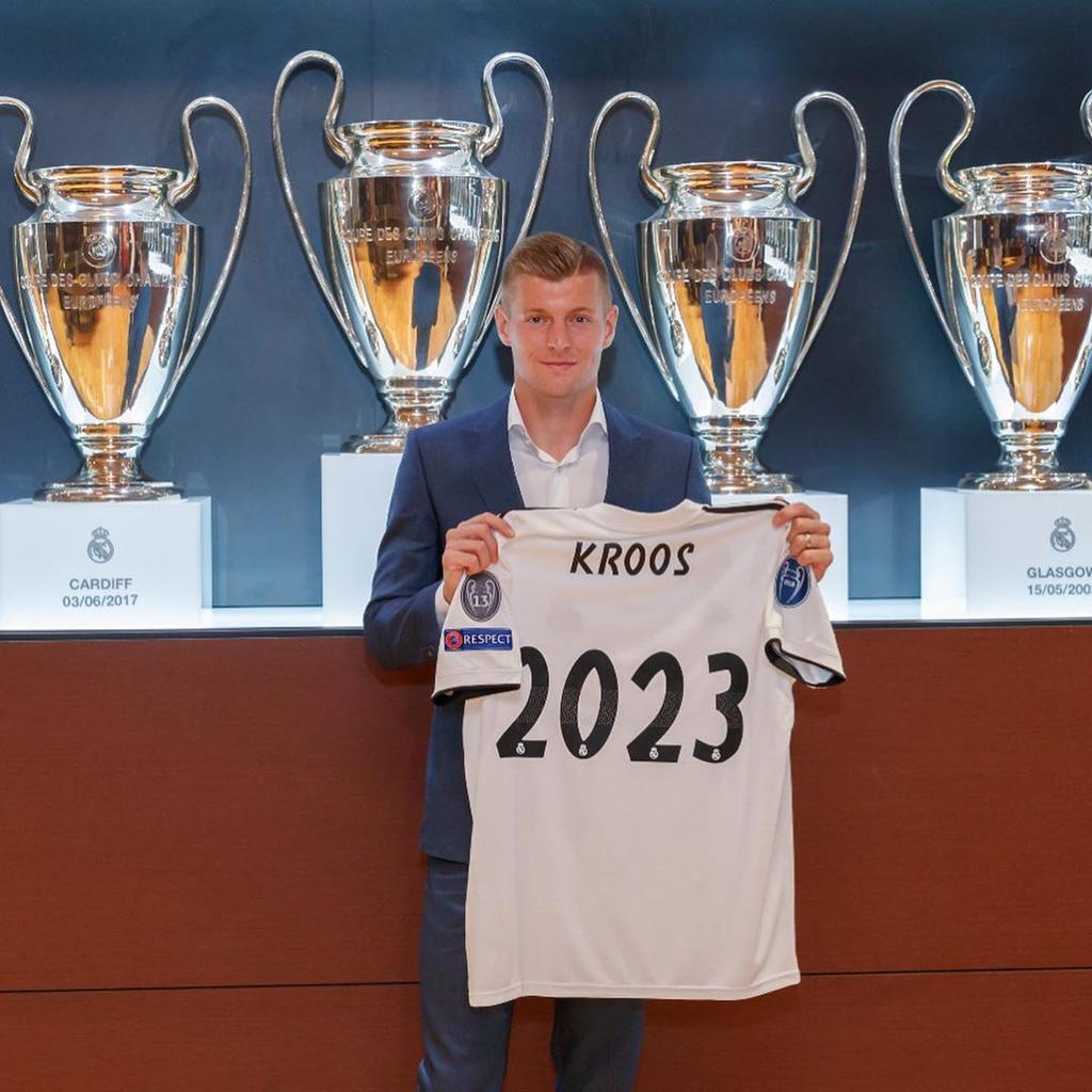 El alemán Toni Kroos firmó una extensión de contrato con el Real Madrid
que lo unirá a la institución merengue hasta 2023. (Especial)