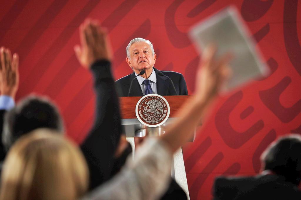 López Obrador informó que ha recibido 100 solicitudes de funcionarios de su gobierno para viajar al extranjero, pero solo ha autorizado 20 salidas. (NOTIMEX)