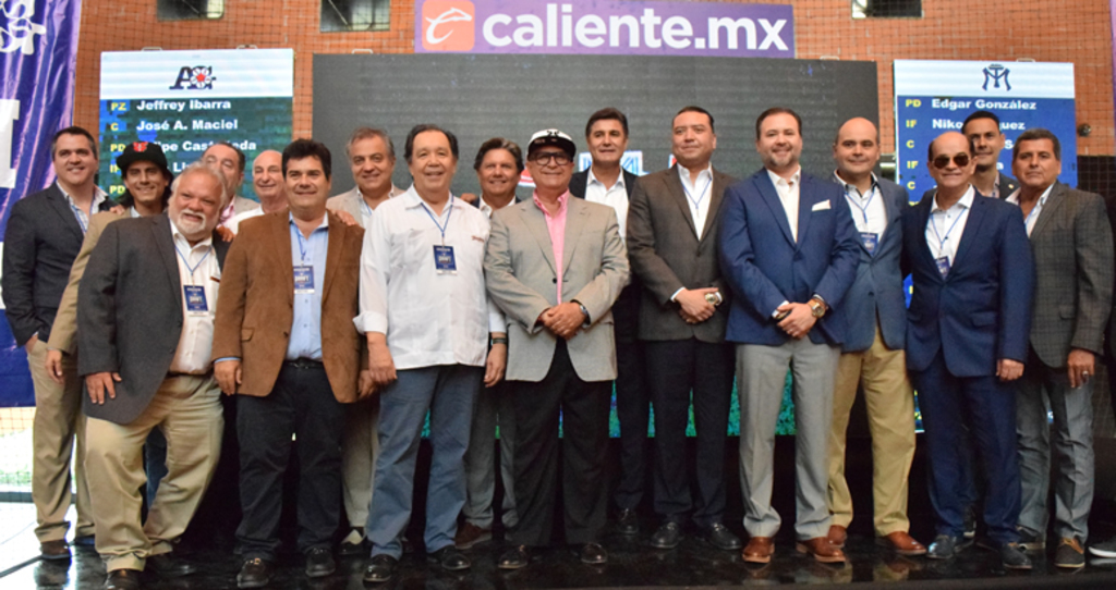 Directivos de los ahora diez equipos de la Liga Mexicana del Pacífico estuvieron presentes en el Salón de la Fama, en Monterrey. (ESPECIAL)