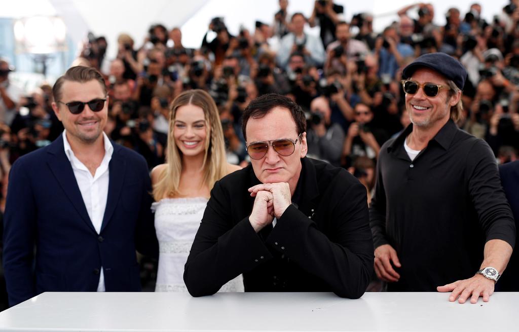 Dupla. Brad Pitt y Leonardo DiCaprio acaparaton reflectores durante su paso por la alfombra roja de Cannes. (EFE)