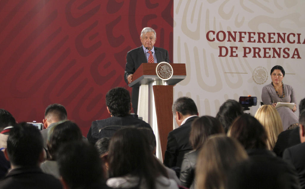 En medio de la renuncia de Germán Martínez a la dirección general del IMSS, el presidente Andrés Manuel López Obrador criticó -sin decir el nombre del ex panista- a los que renuncian y se rinden a la primera. (NOTIMEX)
