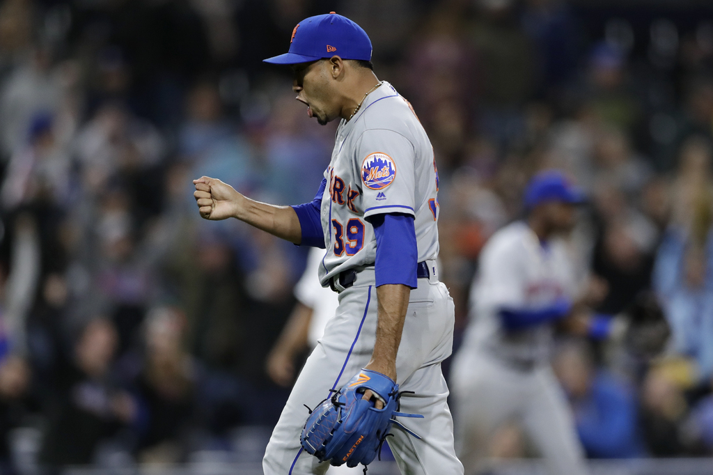 Tras los problemas que han tenido los Mets con su bullpen, Edwin Díaz podría entrar desde la octava entrada para lograr los rescates. (AP)