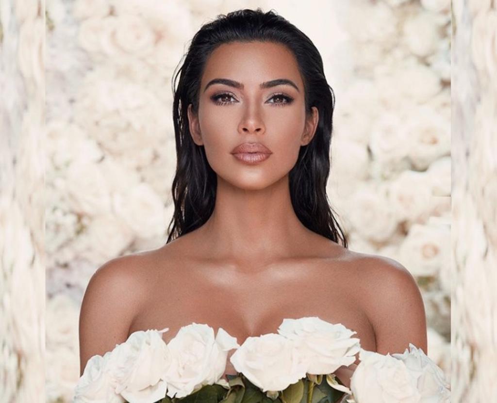 Kim Kardashian cautiva con transparencias