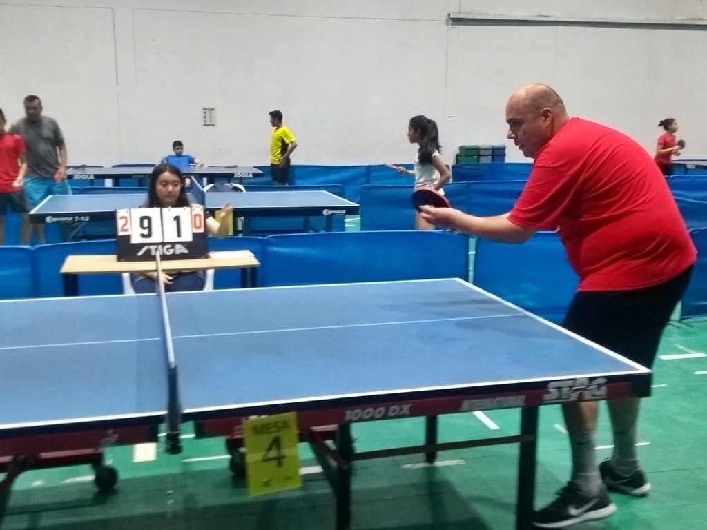 Intensos duelos de tenis de mesa se vivieron en la jornada de ayer de los IV Juegos AIPS América. (ESPECIAL)