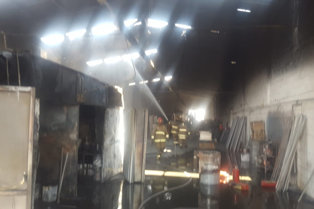 Se registró un incendio en una mueblería de la ciudad de Gómez Palacio, sin embargo, no se reportaron lesionados. (EL SIGLO DE TORREÓN)