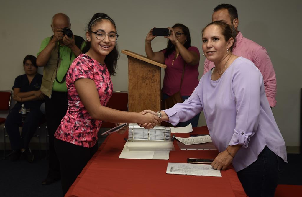 Fue la recién nombrada titular del Instituto Estatal del Deporte de Coahuila (Inedec), la lagunera Alina Garza Herrera, quien encabezó la ceremonia realizada en el auditorio “Miguel Ángel Ruelas”. (EL SIGLO DE TORREÓN)