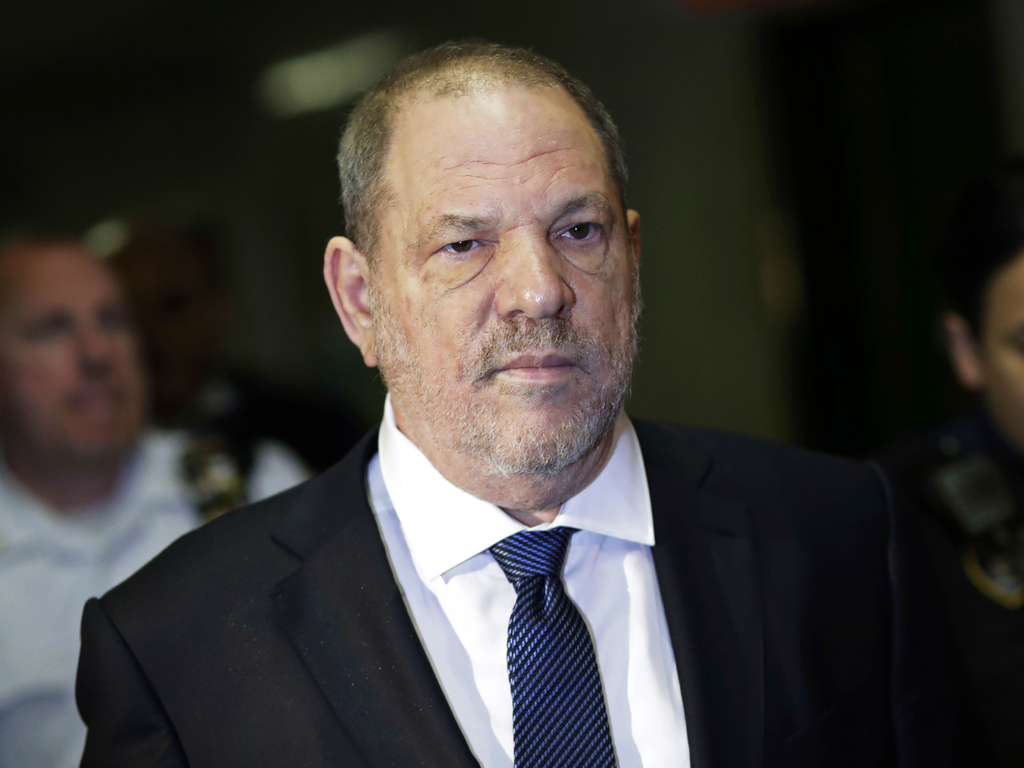 Acusado. Harvey Weinstein también enfrenta una demanda penal en Nueva York por los delitos de violación y abuso sexual.