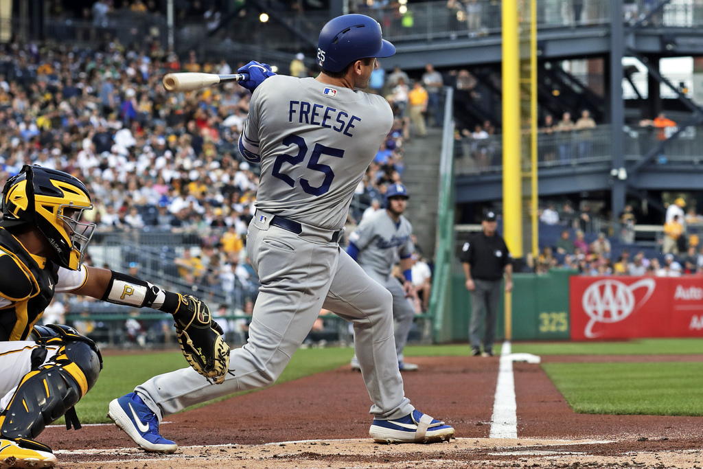 David Freese pega un Grand slam por los Dodgers de Los Ángeles frente al abridor dominicano Michael Feliz, de los Piratas de Pittsburgh, en el primer inning del juego del viernes 24 de mayo de 2019, en Pittsburgh.
