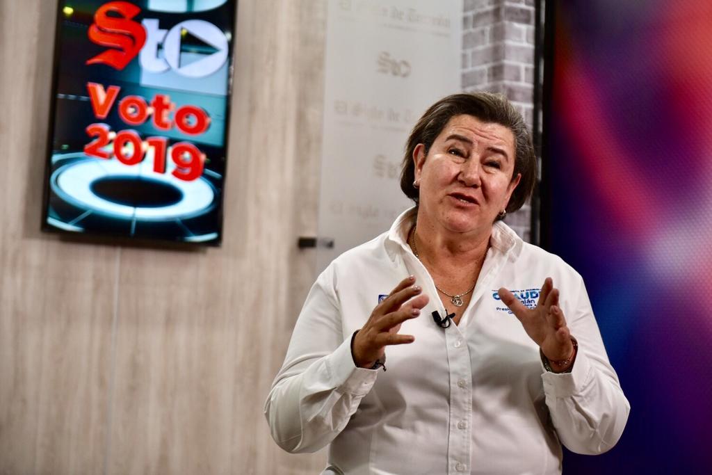 La candidata del PAN, Claudia Galán Encerrado habló sobre temas como los servicios públicos y la visión metropolitana. (EL SIGLO DE TORREÓN)