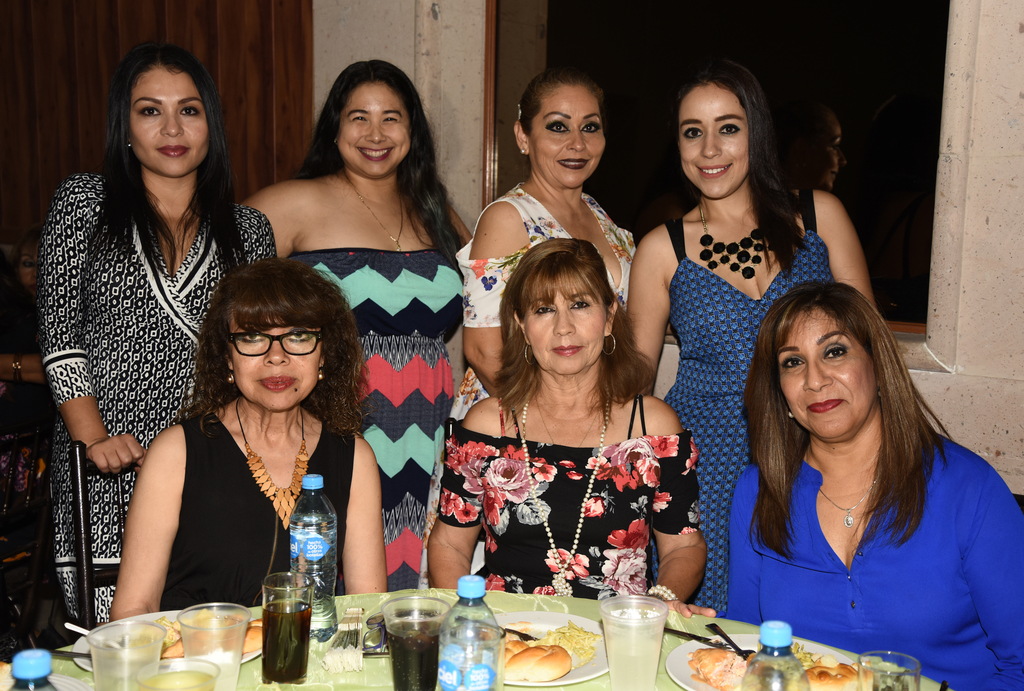 Anita, María Cristina, Irma, Pilar, Laura Cristina, Mary Carmen y Janette.