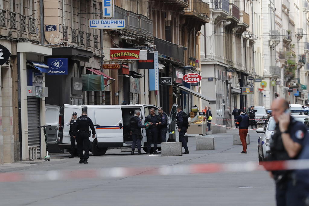 La Fiscalía de París, responsable de casos de terrorismo, confirmó que ambos están bajo disposición judicial. (ARCHIVO)