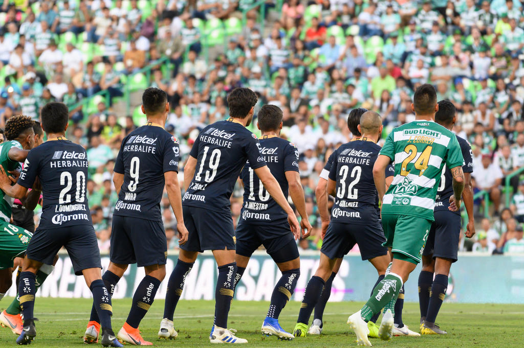 Los futbolistas en México buscan se implemente un nuevo reglamento tanto en sus transferencias como en sus contratos. (ARCHIVO)