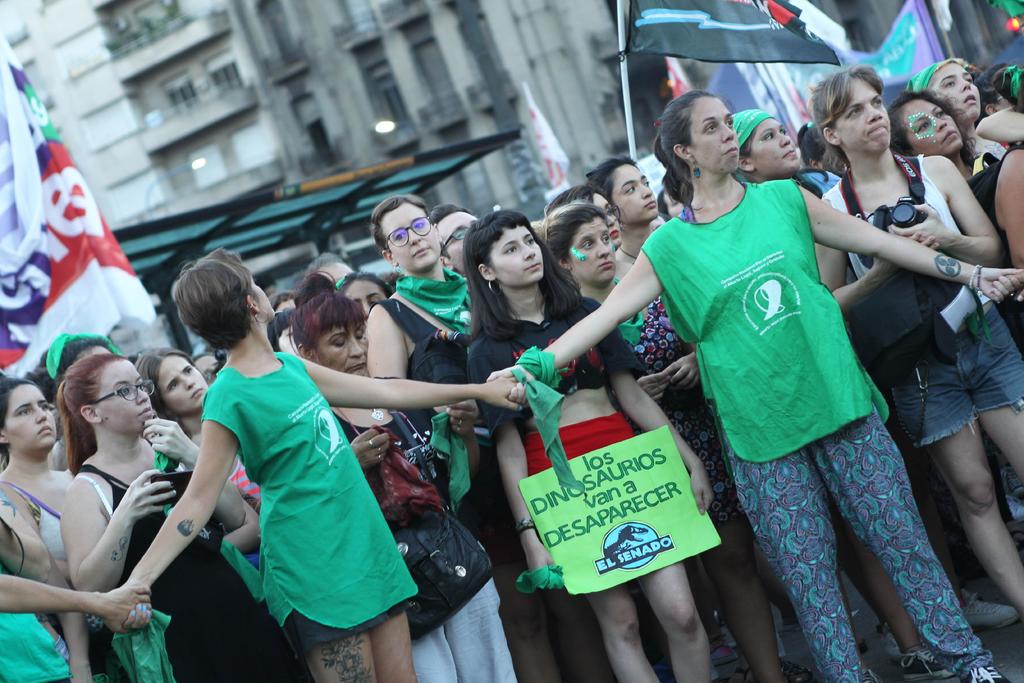 La marea verde volverá este martes a la plaza del Congreso argentino para apoyar la presentación, por octava vez consecutiva, del Proyecto de Ley de Interrupción Voluntaria del Embarazo (IVE) en la Cámara Baja, confiadas 'con lo aprendido' tras la negativa del Senado en 2018. (ARCHIVO)