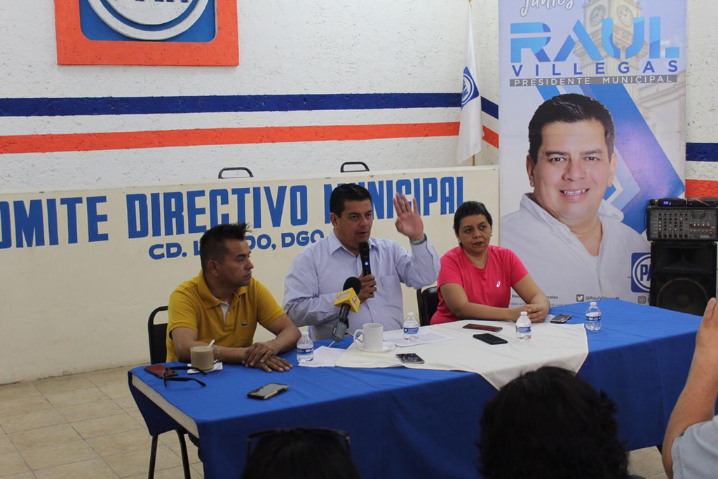 Pide el candidato del PAN, Raúl Villegas a la alcaldesa María Luisa González, sacar las manos del proceso electoral.