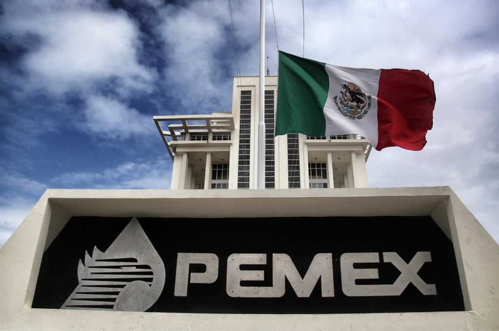 Las calificadoras han expresado su preocupación sobre diversos problemas que enfrenta la empresa petrolera de México. (ARCHIVO) 