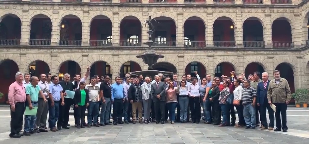 La Coordinadora Nacional de Trabajadores de la Educación acordó con López Obrador redactar de manera conjunta las leyes. (ESPECIAL)