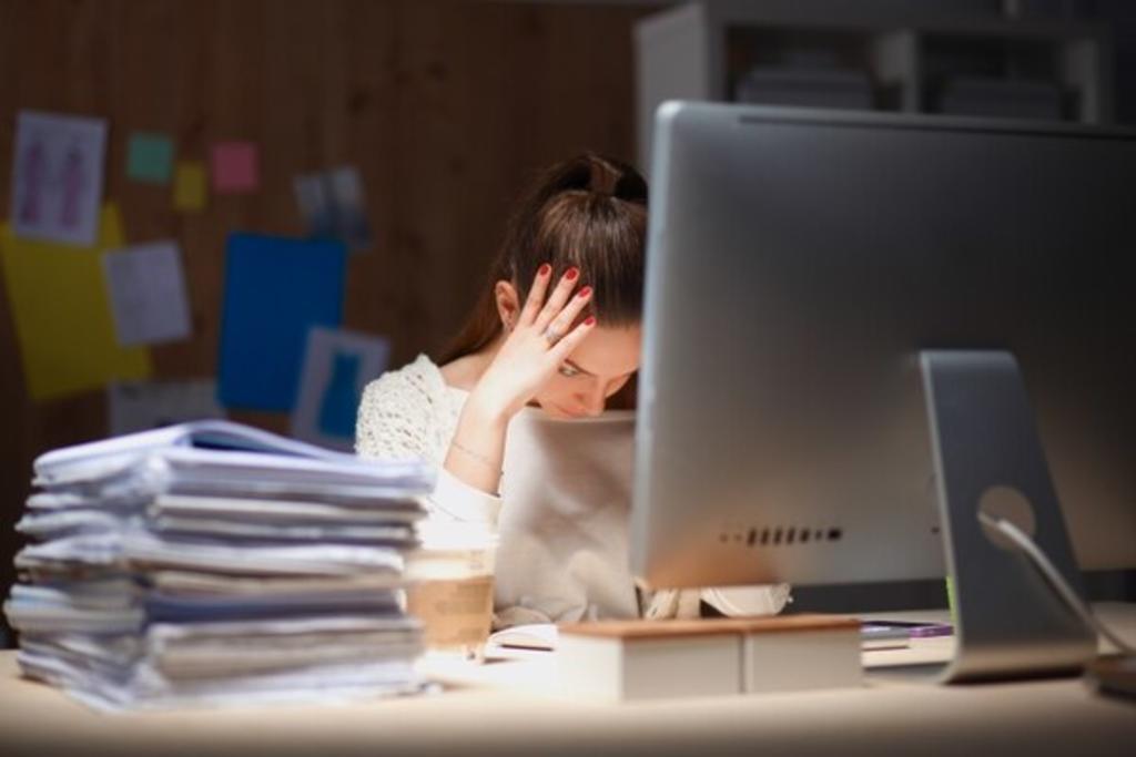 La OMS especificó que el “burnout”no es una 'condición médica', y lo define como un “síndrome derivado del estrés crónico en el lugar de trabajo que no fue gestionado con éxito”. (ARCHIVO)
