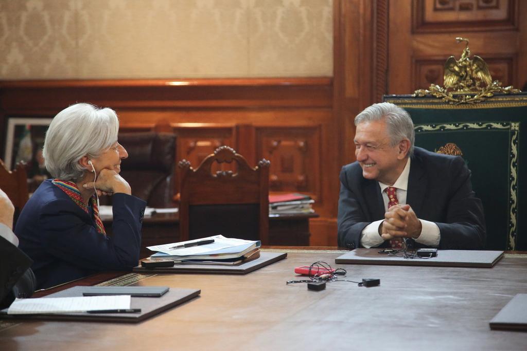 La directora-gerente del Fondo Monetario Internacional (FMI), Christine Lagarde, destacó el compromiso del presidente de México, Andrés Manuel López Obrador, para reducir la pobreza y la desigualdad en un entorno en donde la delincuencia y corrupción han limitado el crecimiento. (TWITTER)