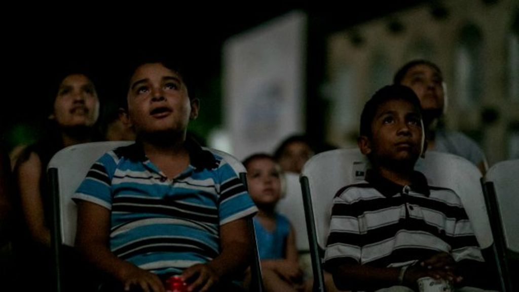 La empresa tecnológica Samsung presentó la quinta gira del proyecto Cine Móvil Toto para llevar cine a comunidades alejadas. (ARCHIVO)