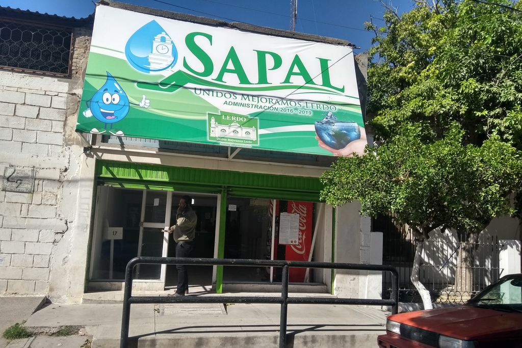 Los pagos de los usuarios del Sistema de Agua Potable y Alcantarillado de Lerdo (Sapal) han disminuido hasta en un 50 por ciento.(EL SIGLO DE TORREÓN)