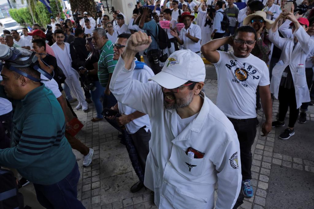 Ante la escalada de las protestas, este viernes la embajada de Estados Unidos en Honduras emitió un comunicado en el que “llama a todos los hondureños a que se abstengan de actos de violencia”. (ARCHIVO)