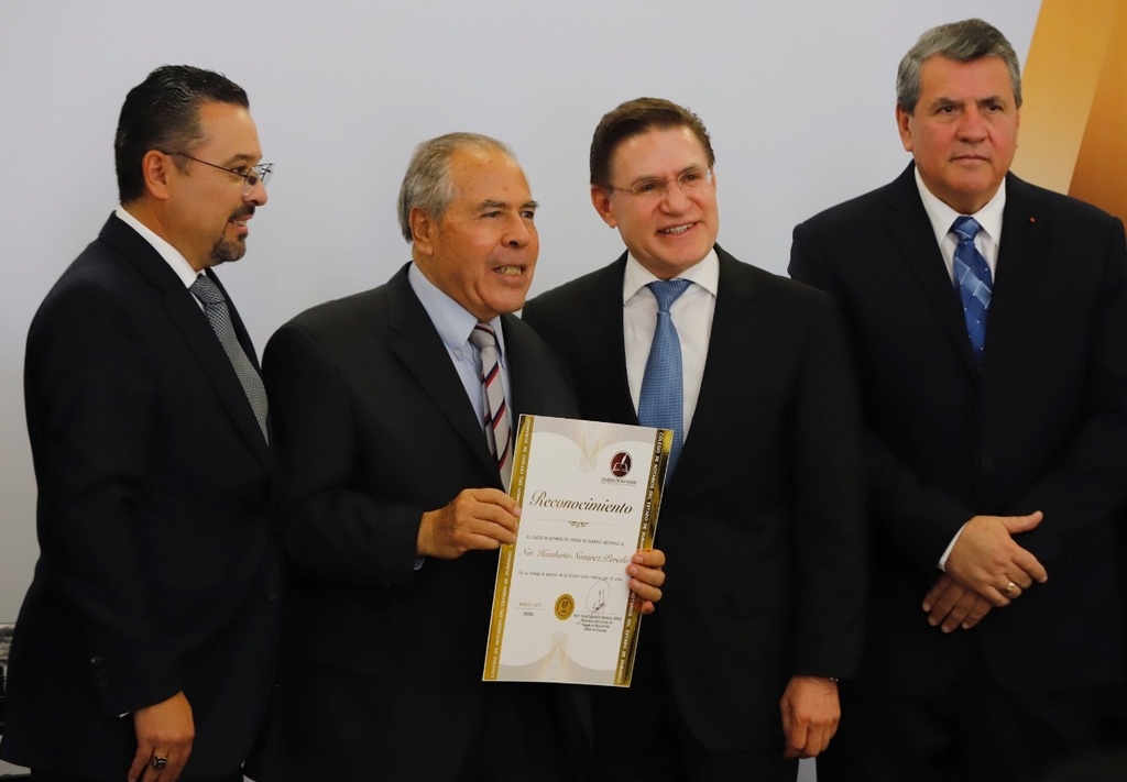 El gobernador de Durango, José Rosas Aispuro, encabezó la celebración de los notarios de Durango.