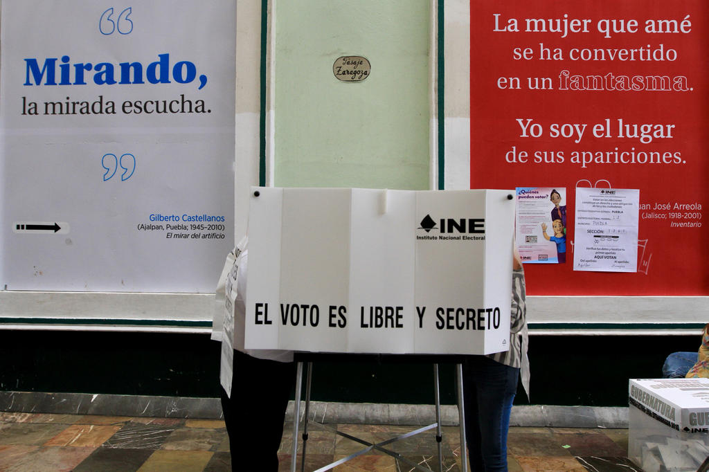 El representante del Partido Acción Nacional (PAN) ante el Consejo local del Instituto Nacional Electoral (INE), Luis Olmos Pineda, denunció que en algunos puntos de la capital poblana se emplearon taxis para acarrear votantes a las casillas. (NOTIMEX)