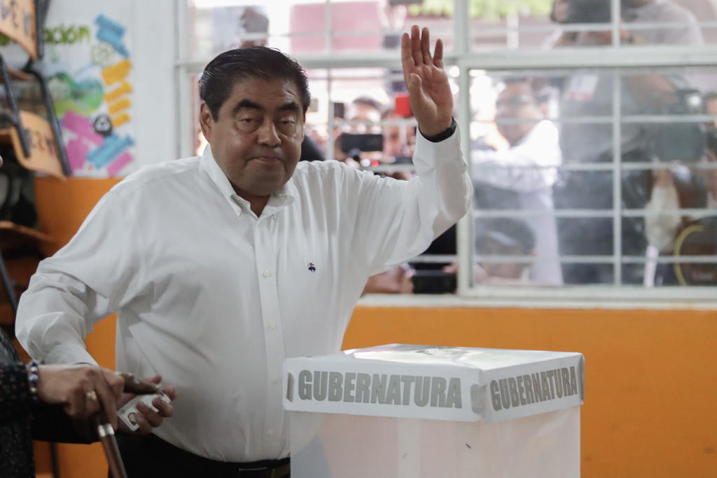 Barbosa aventaja en la elección de Puebla con un porcentaje de entre 48% y 51%. (EL UNIVERSAL)