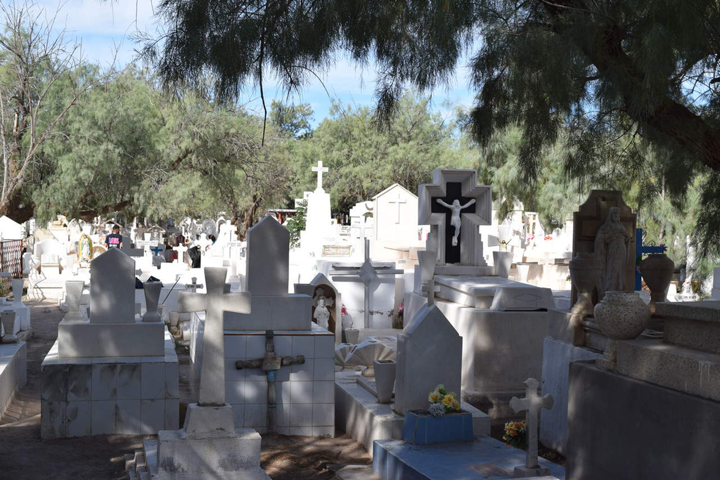 Encuentran a un hombre sin vida entre las tumbas del Panteón Municipal de San Pedro. (EL SIGLO DE TORREÓN)
