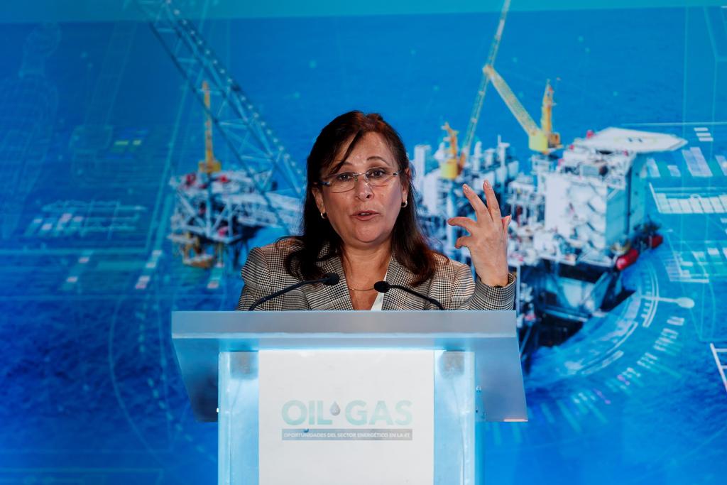 México está apostando por fortalecer el funcionamiento de la industria de energía nacional y arreglar el 'desbalance energético' antes de seguir abriendo la puerta a más inversionistas privados, apuntó este martes la ministra de Energía mexicana, Rocío Nahle. (EFE)