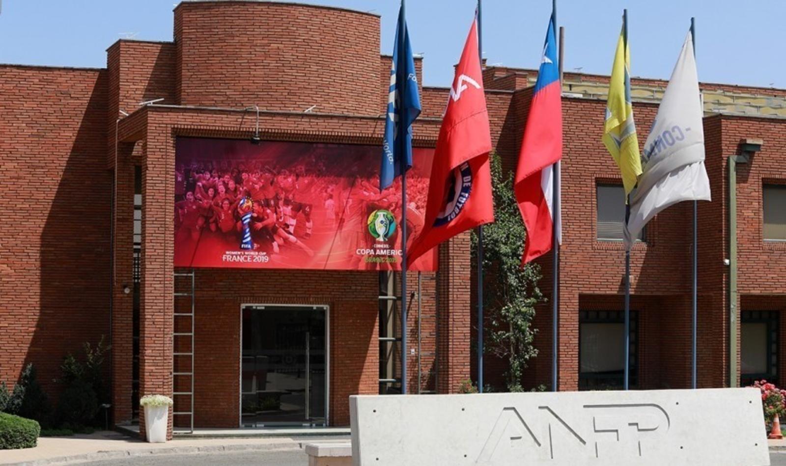 La huelga se convocó debido a la negativa de la ANFP de incorporar al club Naval al torneo de tercera categoría, por el supuesto incumplimientos. (Especial)