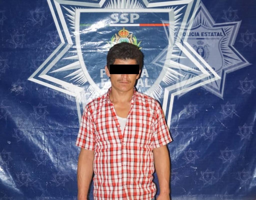 Al detenido de nombre Carlos Alberto N., de 32 años de edad, se le aseguraron dos bolsas de plástico con cocaína y cristal. (EL SIGLO DE TORREÓN)