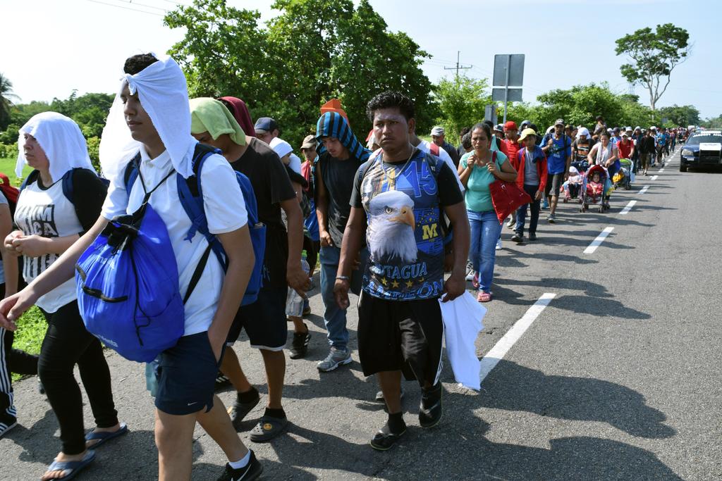 Los efectivos se ubican en la localidad de Metapa, cerca de Tapachula, en donde planean parar a los centenares de extranjeros, que ingresaron a territorio mexicano la madrugada de hoy. (EFE)