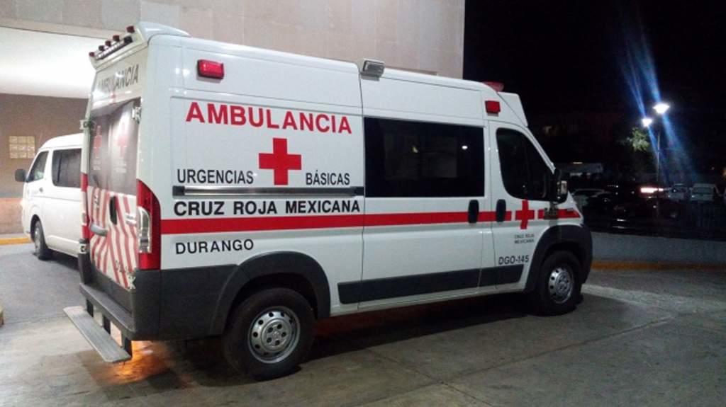De inmediato acudieron paramédicos de la Cruz Roja para brindar los primeros auxilios a la lesionada y personal de la Agencia del para tomar conocimientos de los hechos. (ARCHIVO)

