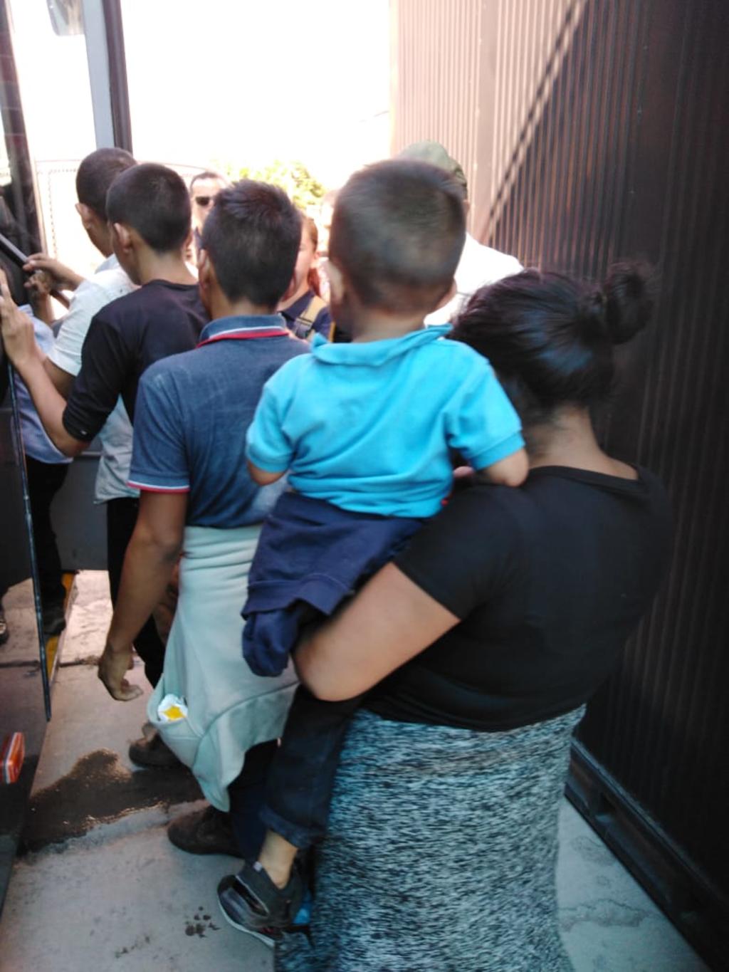 Los migrantes fueron detectados en un punto de revisión sobre la carretera Gómez Palacio-Jiménez, antes de llegar a la caseta de Bermejillo. (ESPECIAL)
