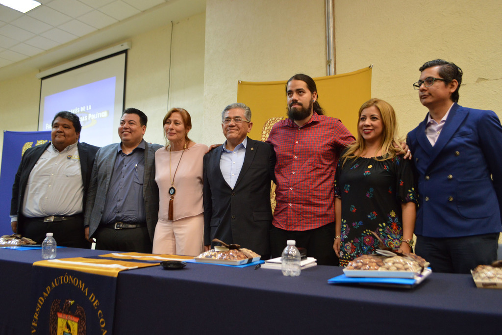 Tatiana Clouthier visitó Torreón durante el jueves en la tarde, encabezó la presentación de un libro en las instalaciones de la Ciudad Universitaria de la U. A. de C. (ROBERTO ITURRIAGA)