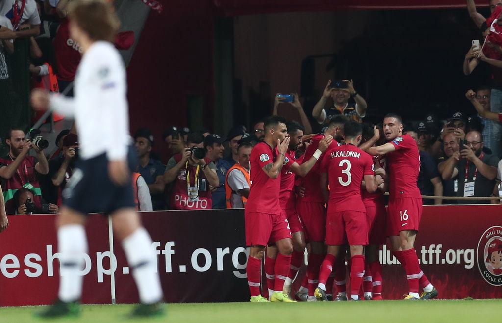 Los turcos vencieron 2-0 a la escuadra campeona del Mundo. (EFE)