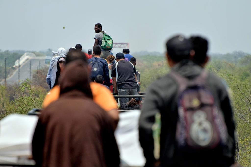 Detienen a 25 migrantes centroamericanos que viajaban en 'La Bestia'