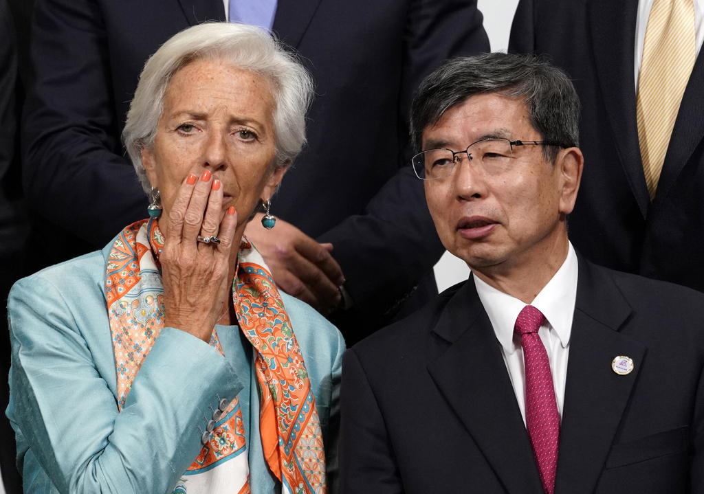 Christine Lagarde, junto a Taro Aso, ministro de Finanzas de Japón, mostró preocupación por el costo de la 'guerra comercial'. (EFE)