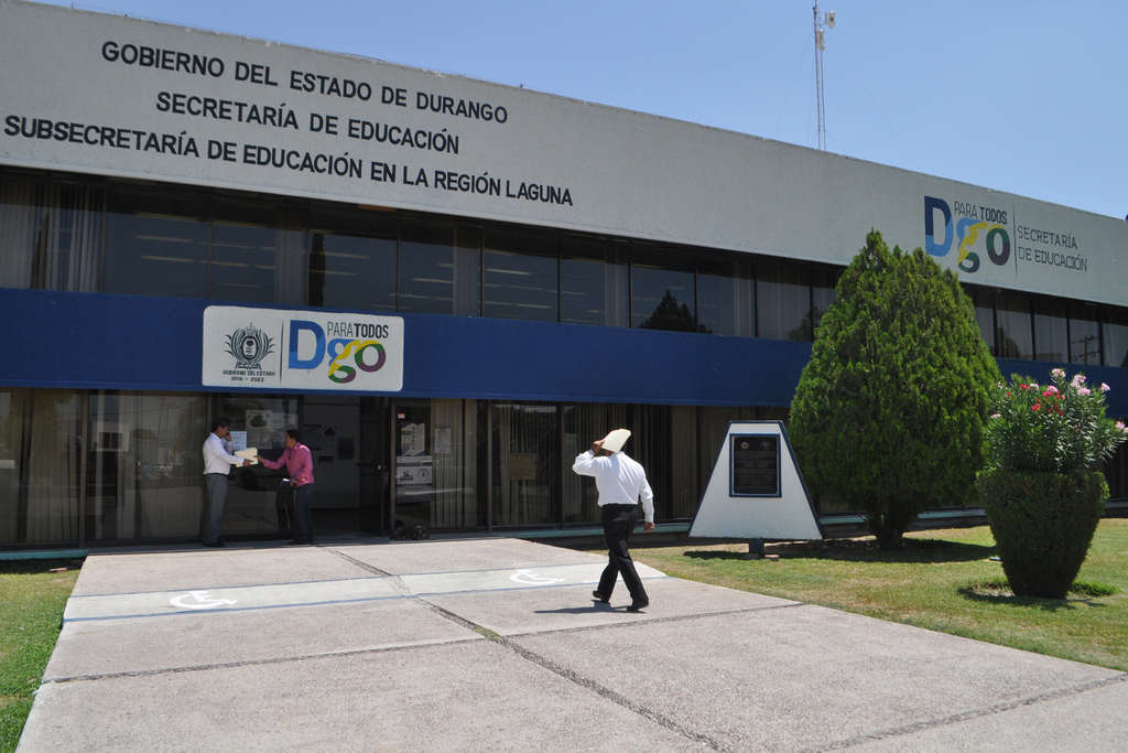 Busca el Gobierno estatal digitalizar los trámites de los profesores en La Laguna de Durango.