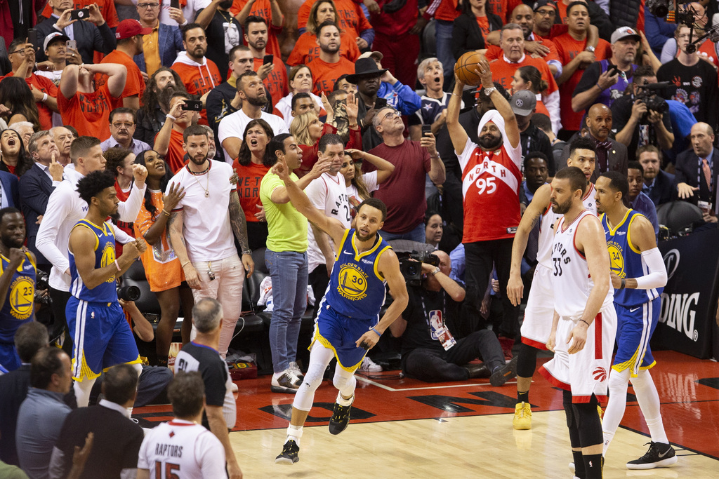 Dramático triunfo de los Warriors en el quinto juego de las Finales de la NBA. (AP)