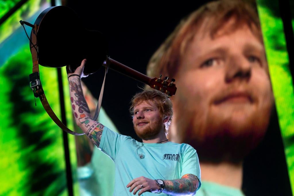 Favorito. El cantante británico, Ed Sheeran, se corona por tercera vez como el artista más reproducido en Reino Unido. (ARCHIVO)